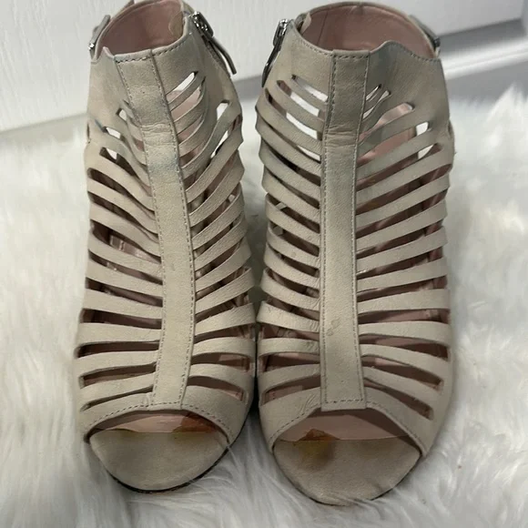 Audrey Brooke size 7 1/2 bone zip up chunky heel shoe - Picture 6 of 6